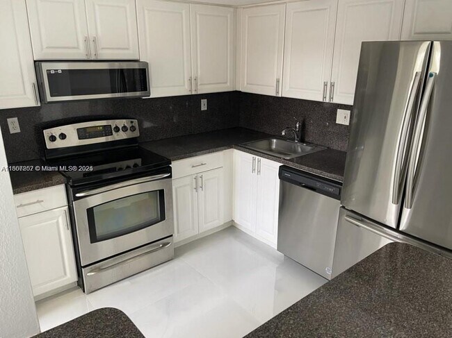 Foto del edificio - 17500 NW 68th Ave