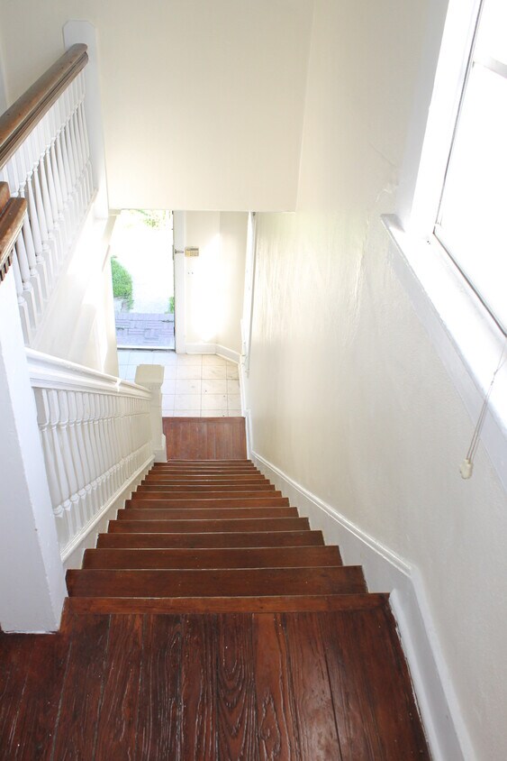 Primary Photo - 1022 Riviera St