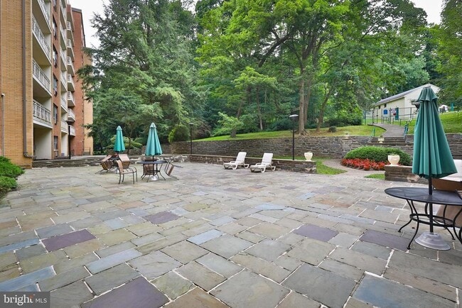 Foto del edificio - 7900 Old York Rd