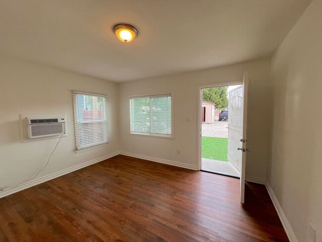Building Photo - Wallace-3587