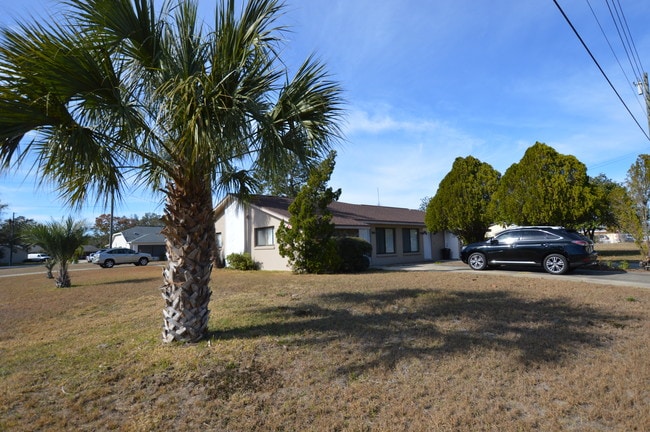 Building Photo - 7947 Pinehurst Dr