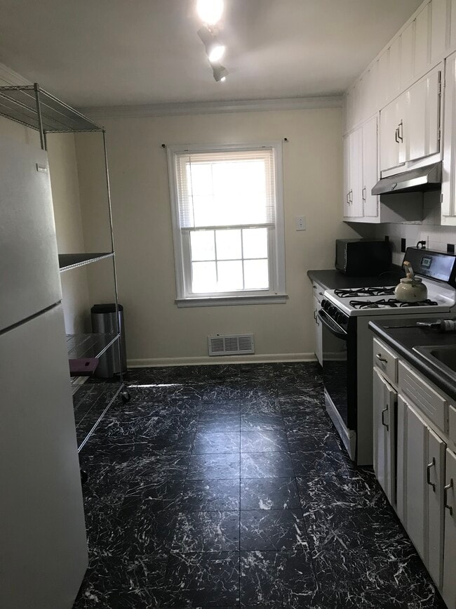 Photo - 1939 Lebanon Dr NE House