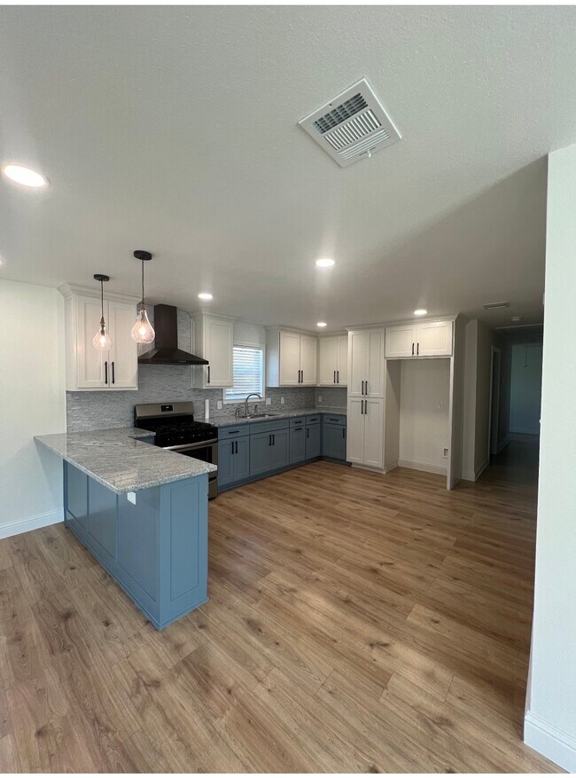 Foto del edificio - 3429 Kenwood Ave