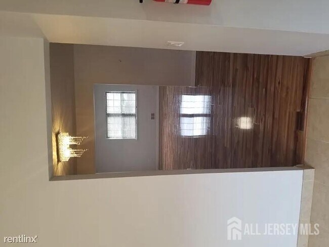Building Photo - 804 Maple Hill Dr