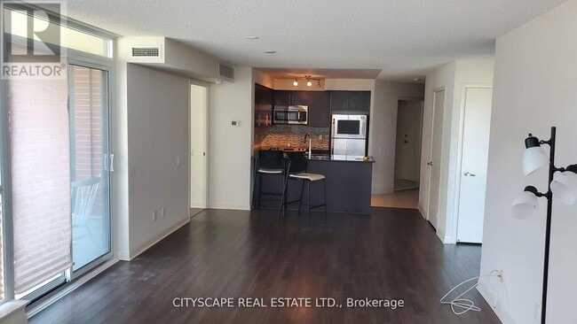 Building Photo - 525 Wilson Ave