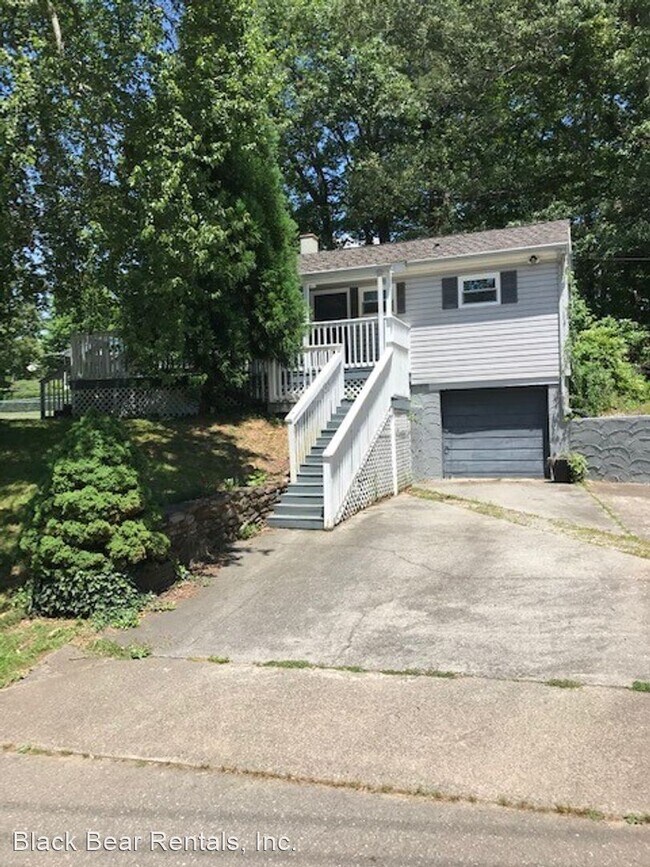 Building Photo - 2 br, 2 bath House - 224 White Pine Drive