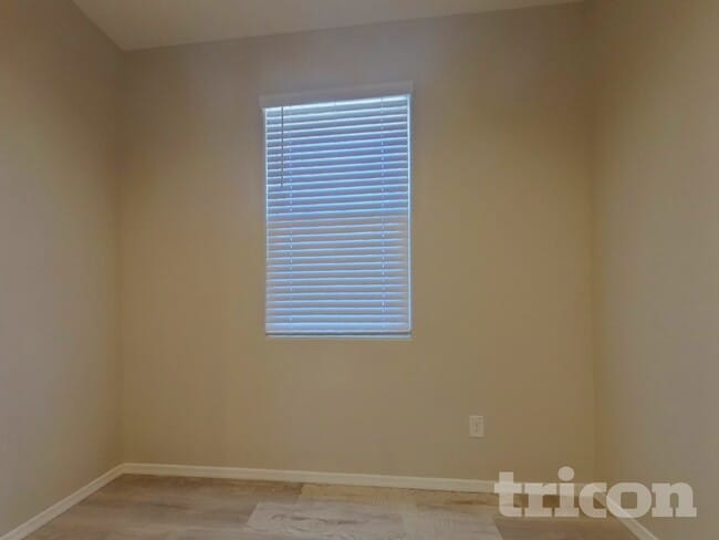 Building Photo - 31062 W Mulberry Dr