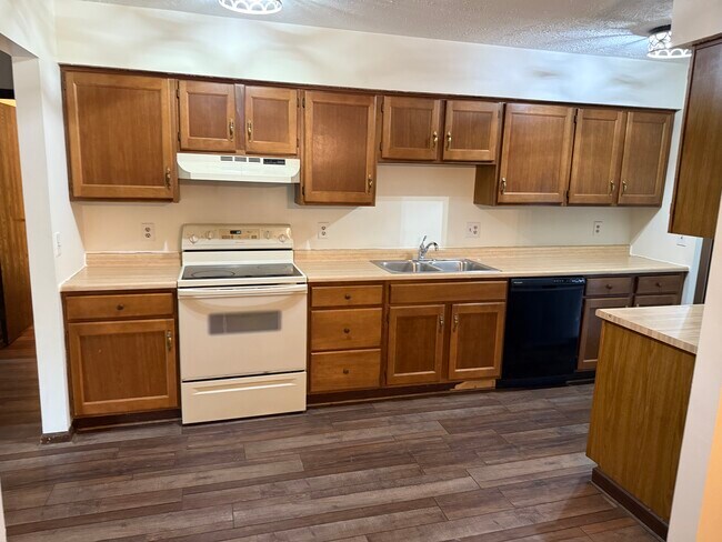 Foto del edificio - 246 Rolling Acres Dr