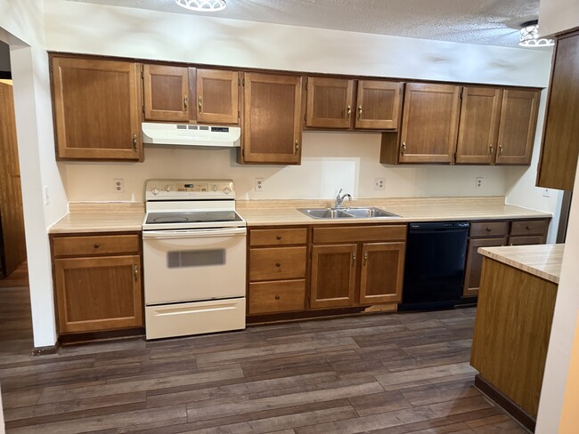 Building Photo - 246 Rolling Acres Dr