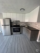 Building Photo - 31 Gillett St
