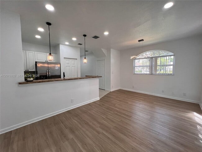 Building Photo - 3102 Coral Ridge Dr