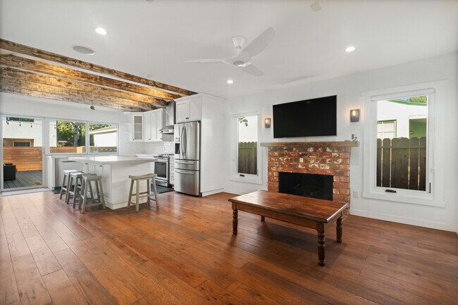 Foto del edificio - 2813 Military Ave