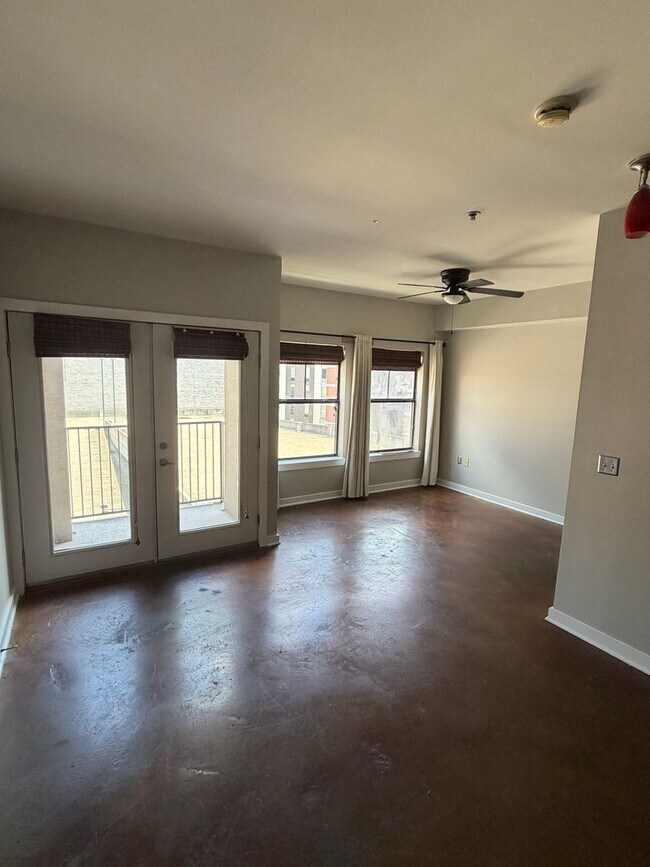 Foto del edificio - Modern One Bedroom Midtown Condo