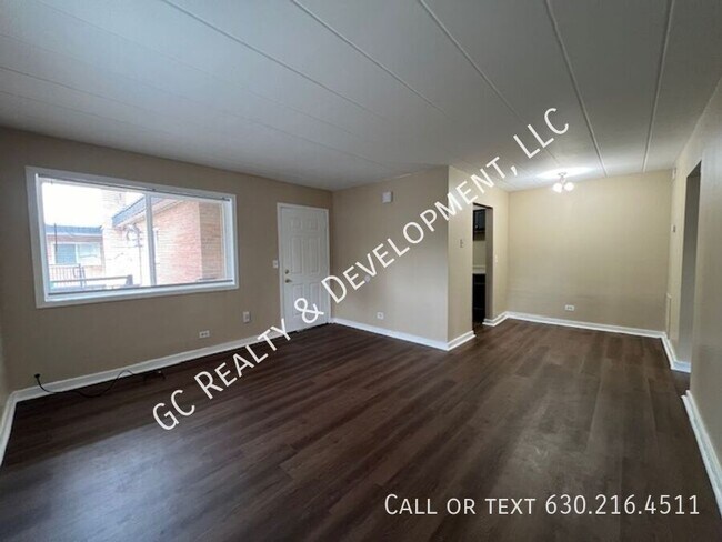 Building Photo - ***SECOND FLOOR - WEST CHICAGO LOCATION / ...
