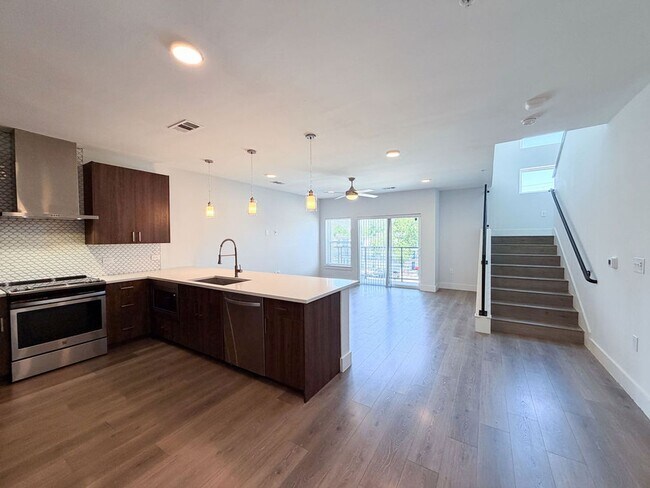 Building Photo - Stylish East Austin Condo with Modern Finishes, Open Living, and Luxury Primary Retreat