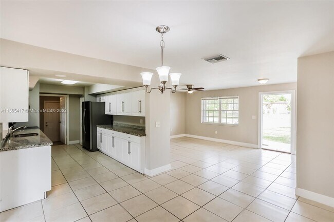 Foto del edificio - 8710 SW 200th St