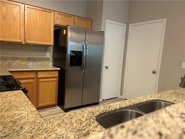 Building Photo - 904 Domnus Ln