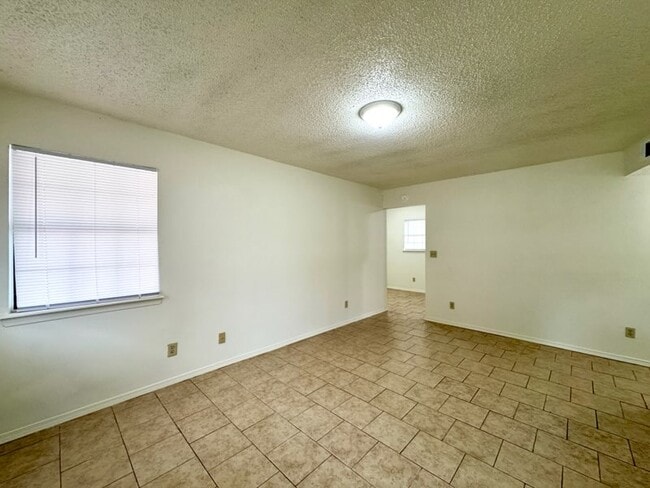 Building Photo - 152 Shady Ln