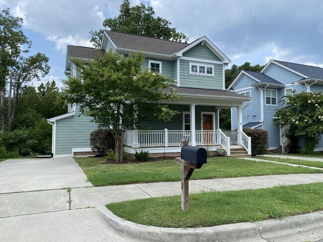Building Photo - 118 Hillside Ave