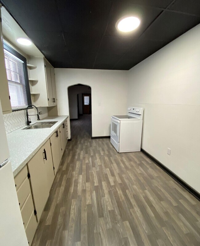 Building Photo - 316 Edna St