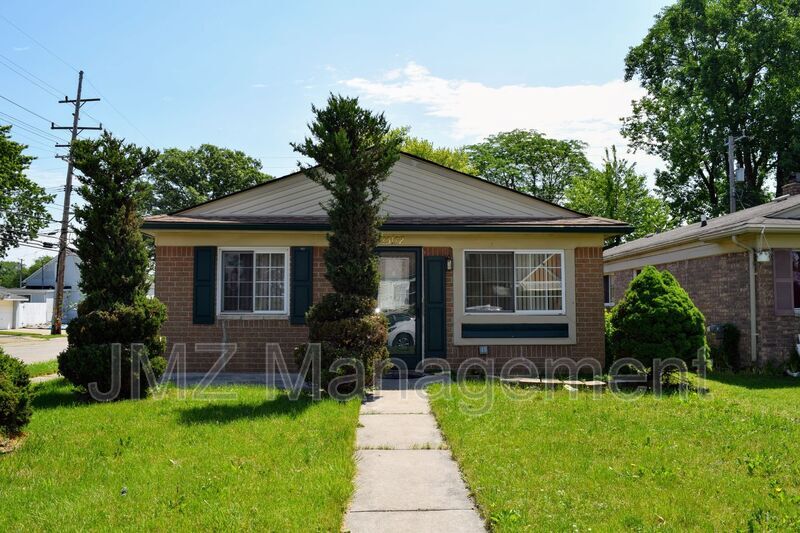 Primary Photo - 23172 Piper Ave