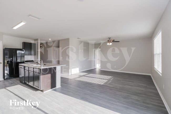 Building Photo - 35702 Jenny Lynne Cir