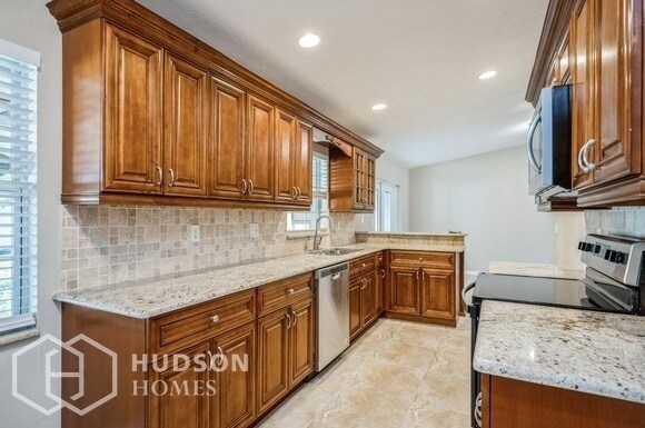 Foto del edificio - NOW AVAILABLE!  - 5001 Landsman Ave, Tampa...