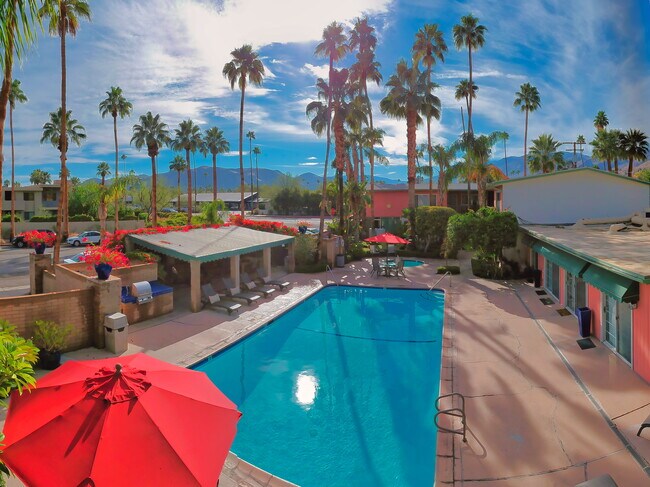 Foto del edificio - 650 E Palm Canyon Dr