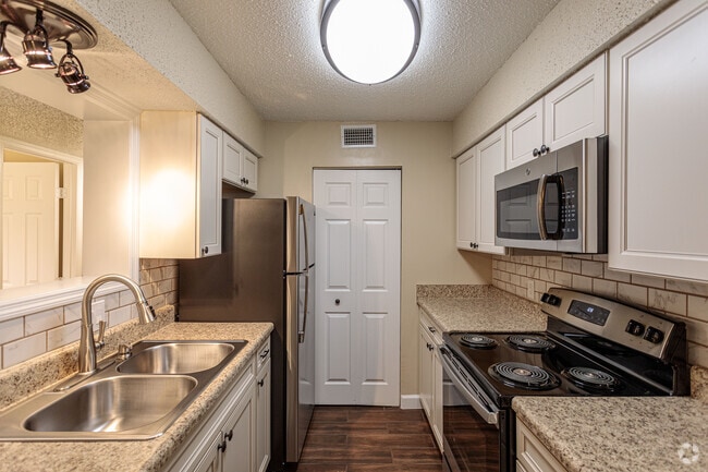 Interior Photo - Royal Oaks Apartments