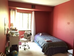 Building Photo - 802 Stratford Dr