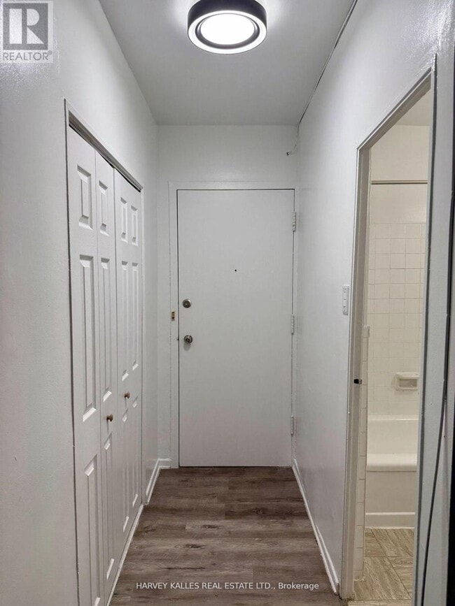 Building Photo - 1582 Bathurst St