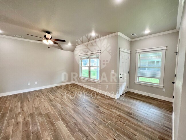 Building Photo - 562 Bradford Drive