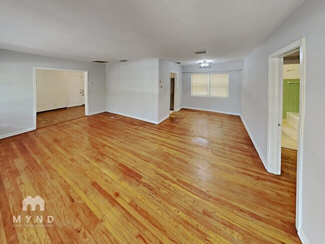 Building Photo - 809 Woodside Ave