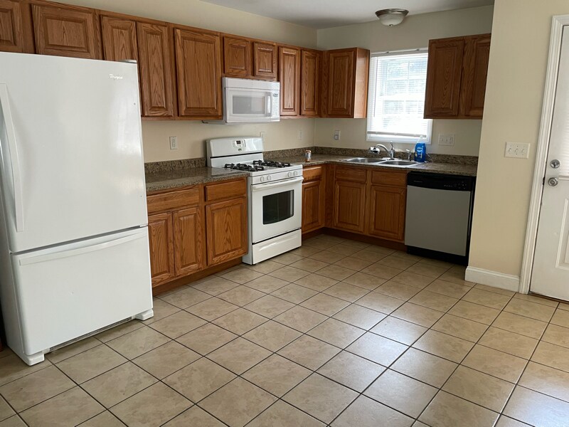 128 S Main St, Saint Albans City, VT 05478 Townhouse for Rent in