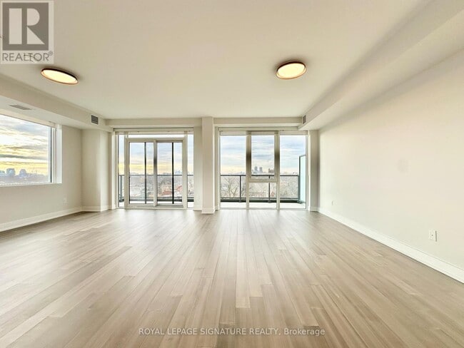 Building Photo - 664 Spadina Ave.