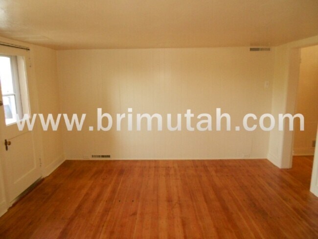 Foto del edificio - 1258 E Emerson Ave