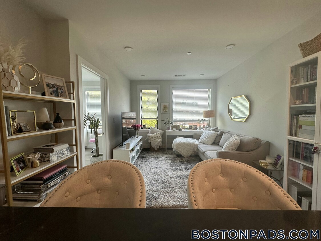 Primary Photo - 152 Liverpool St