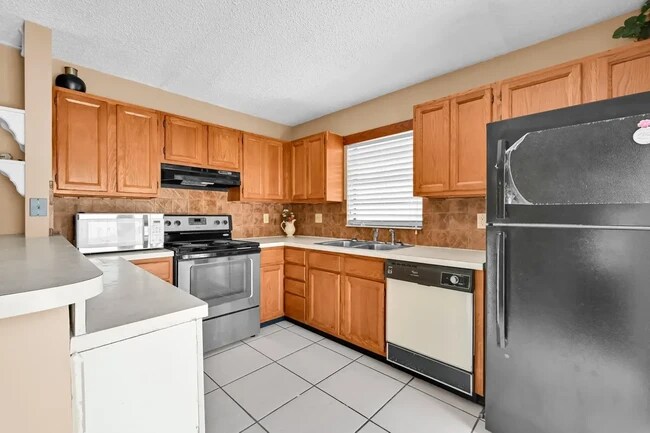 Building Photo - 1542 N Lawnwood Cir