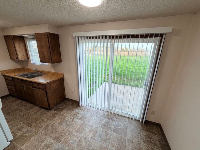 Building Photo - Two Bedroom Home in Aumsville