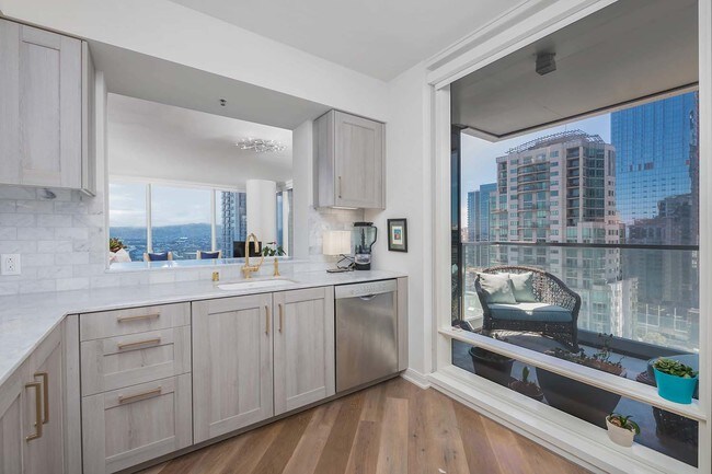Building Photo - Gorgeous Luxury Condo at the Harrison