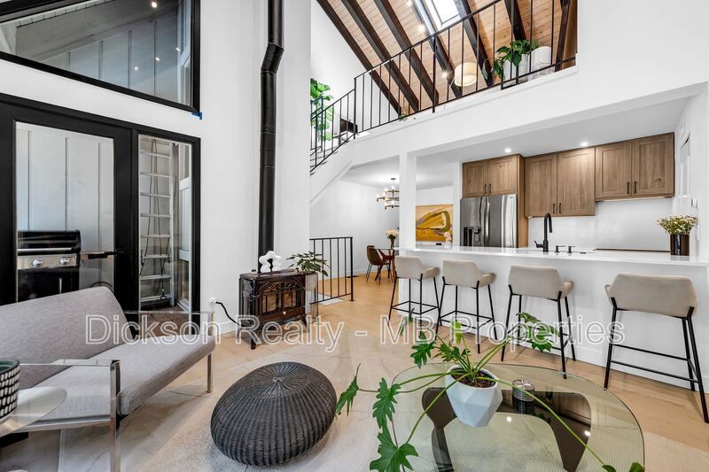 Foto principal - 908 Harold Dr