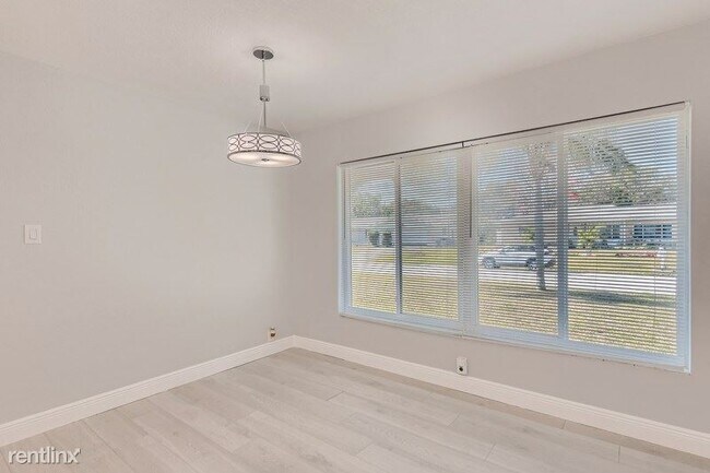Foto del edificio - 3 br, 2 bath House - 15 S Mercury Avenue UNIT