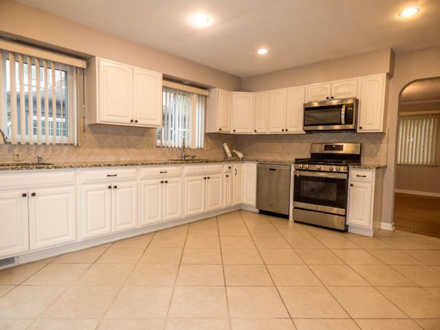 Kitchen - 2398 Berwick Blvd