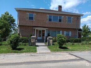 Building Photo - 2 Hillcrest Ave