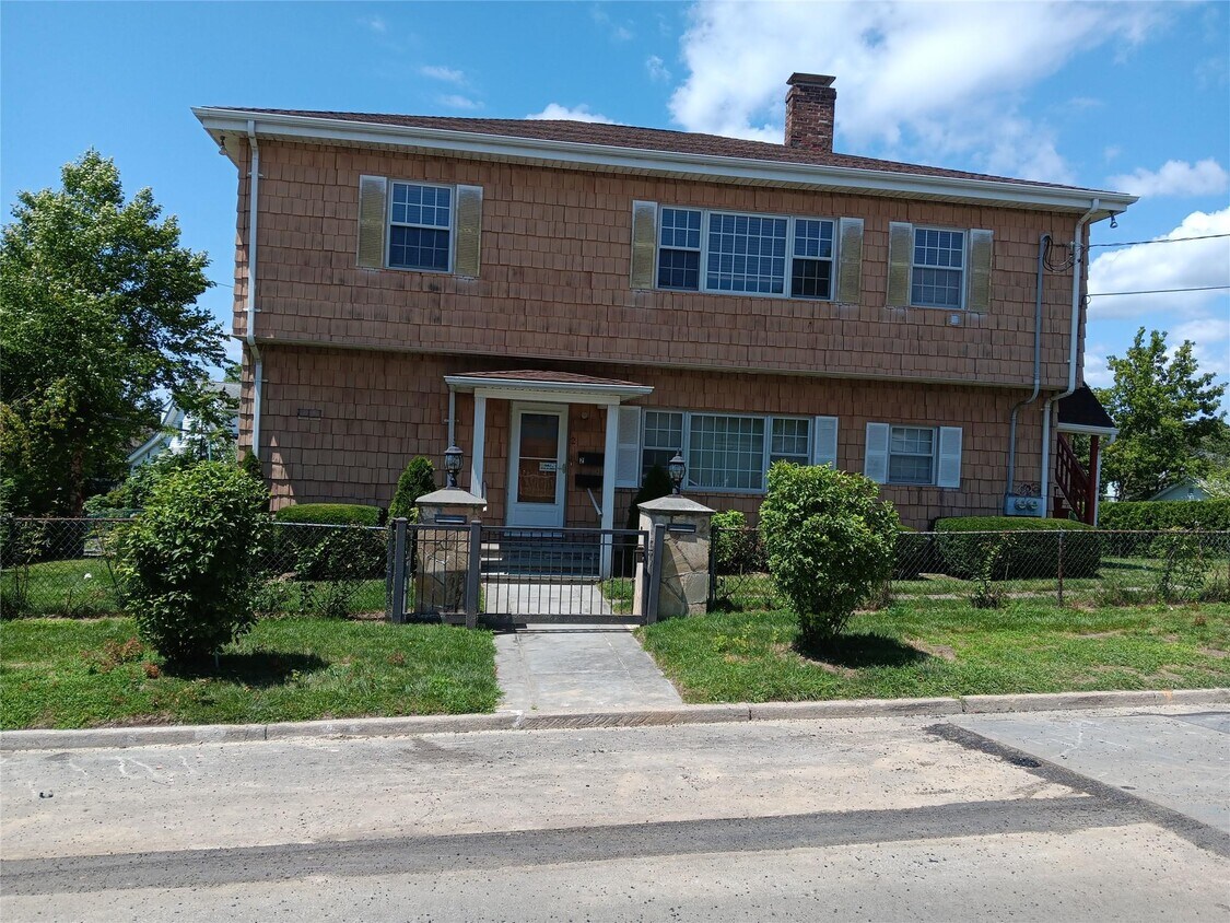 Foto principal - 2 Hillcrest Ave