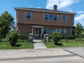 Building Photo - 2 Hillcrest Ave