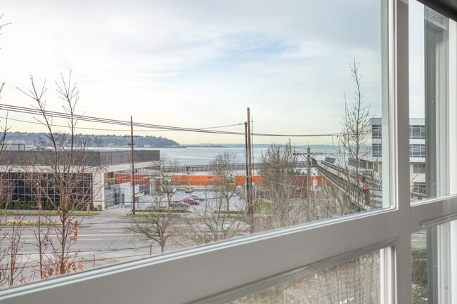 Building Photo - 330 3rd Ave W