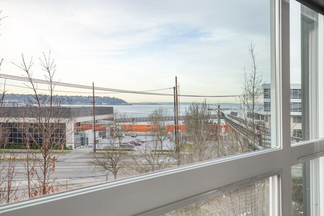 Building Photo - 330 3rd Ave W