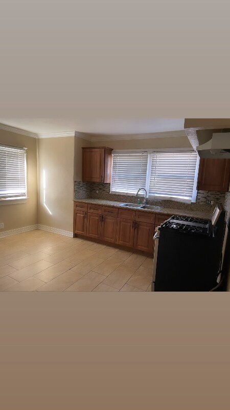 Foto del edificio - 838 W 69th St