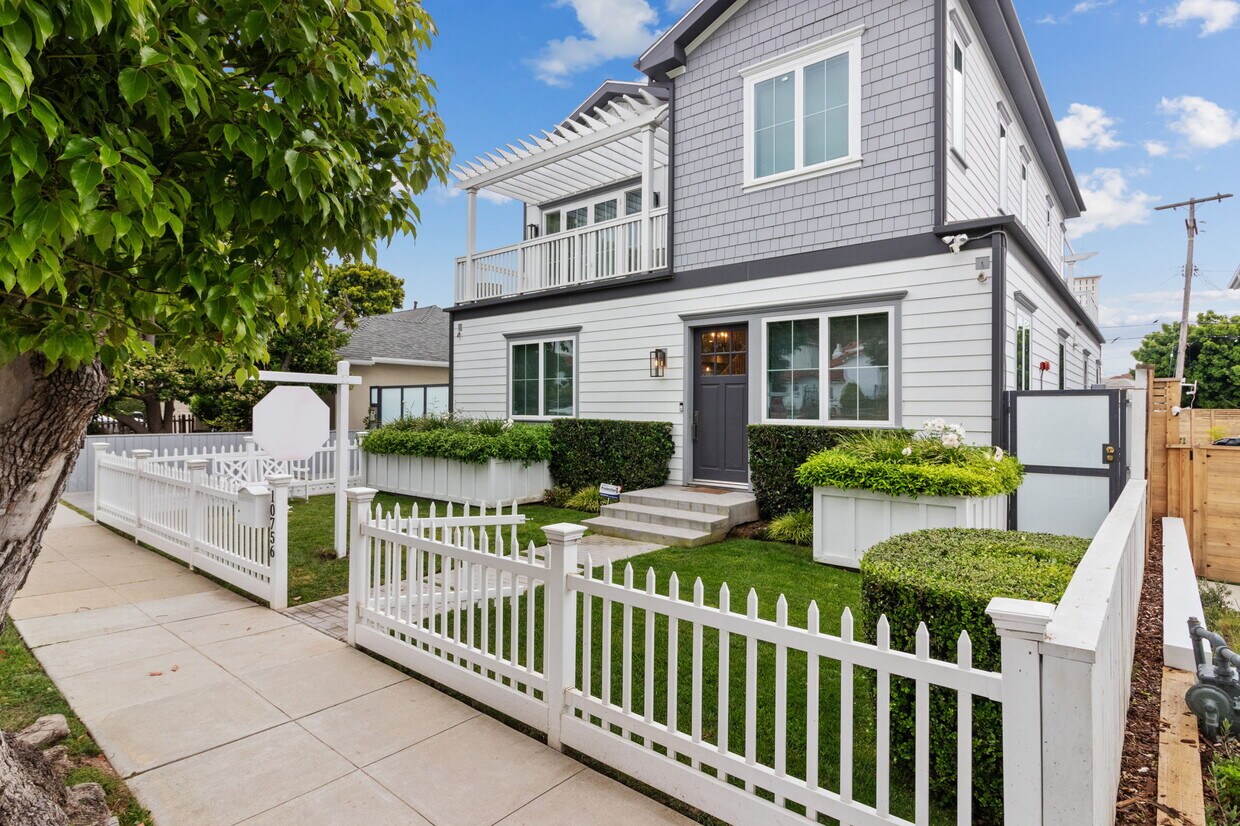 Foto principal - 10756 Rochester Ave